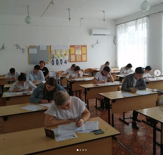 Сразу в 9 классах. Контрольная в классе. Класс пишет контрольную. 5 Школа Щербиновский район. Работы девятого класса.