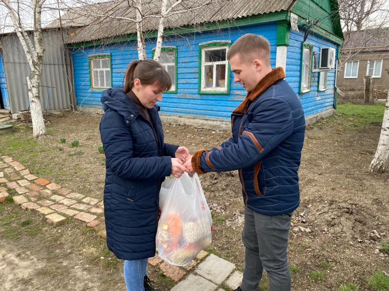 В районе продолжается сбор гуманитарной помощи от населения для  пострадавших людей на Украине | 11.03.2022 | Старощербиновская - БезФормата